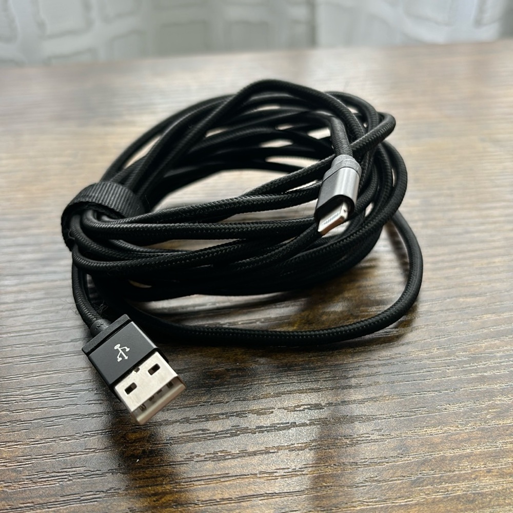 3 foot iPhone charger (models 13 and below)